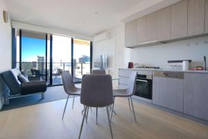 Rundle Retreat - 2BR Apartment with stunning views