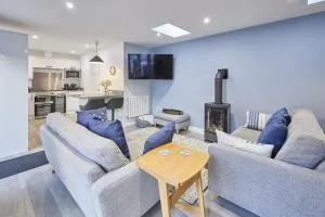 Host & Stay - Harrow Bothy - Spittal