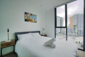 Modern 2 Bedroom Apartment - Adelaide CBD
