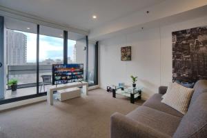 Modern 2 Bedroom Apartment - Adelaide CBD