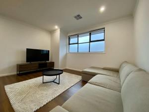 New Spacious Luxury 5 Bedroom Mansion in Unley