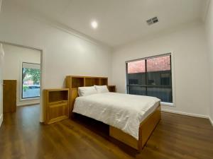 New Spacious Luxury 5 Bedroom Mansion in Unley