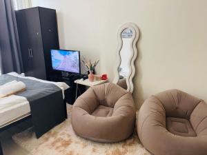 The Wild Roces Makati, The Beacon Residences