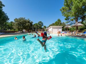 Campings Domaine Residentiel de Plein Air Monplaisir : photos des chambres