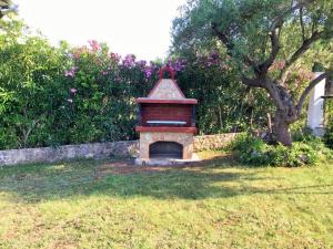 Green, White & Guest Houses by Dimitrios Ballas in Kriopigi, Halkidiki, Greece