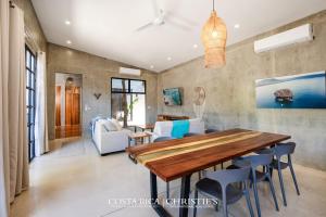 Steps to the Main Surf Break - 3 Bedroom House