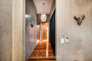 Steps to the Main Surf Break - 3 Bedroom House