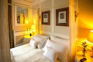 M a i s o n - H e x a g o n Neoclassical Style - Cappuccini di Riano