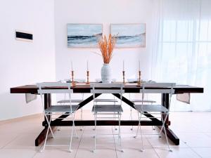 Rooftop, Pool View, Walk to Beach, Dining, Shops