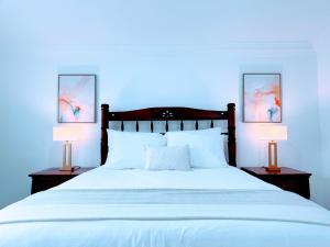 Rooftop, Pool View, Walk to Beach, Dining, Shops