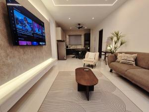 Newly Renovated Modern Luxury suites for 6 pax