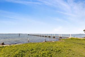 Tanjil - Waterfront Retreat