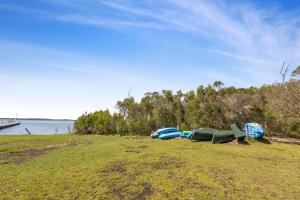 Tanjil - Waterfront Retreat
