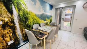 Northolt - House - Sleeps 6 - Parking - Garden