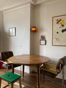 Luminous and inspiring arty home