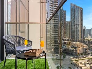 Skyline Serenity Holiday Home I Signature Series 1 Bedroom Apartment I Free Parking, Gym, Pool I