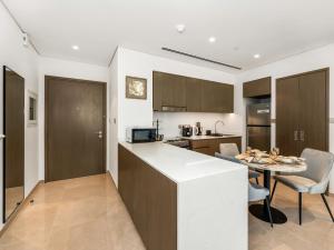 Skyline Serenity Holiday Home I Signature Series 1 Bedroom Apartment I Free Parking, Gym, Pool I