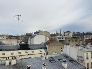 Luminous and inspiring arty home