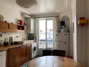 Luminous and inspiring arty home