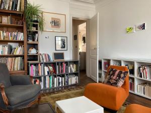 Luminous and inspiring arty home