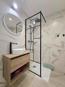 Luxury beach side apartment in Marbella Playa