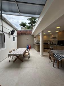 Casa de praia em condomínio com piscina