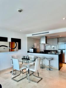 Beautiful 2 BR Ocean View Condo in Cartagena