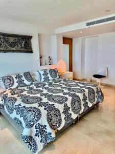 Beautiful 2 BR Ocean View Condo in Cartagena