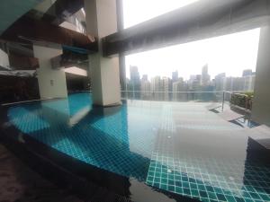 Gramercy 2BR Penthouse at 66F corner unit with 4 Balconies, View of Manila Bay & Sunset, Direct Mall Access, Free Access To Pool