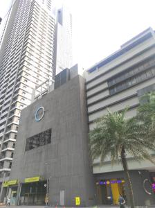 Gramercy 2BR Penthouse at 66F corner unit with 4 Balconies, View of Manila Bay & Sunset, Direct Mall Access, Free Access To Pool