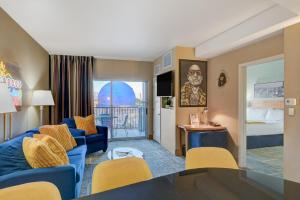 SPHERE IN 4K - Vintage Vegas Condo with Sphere and Strip Views!