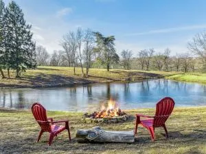 Cottage Inn The Woods -- Pond, Pet Friendly, Grill, Wifi, Fire Pit, Deck, Screen Porch, Fireplace, Private - Breezewood