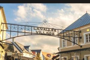 Appartements appartement 5min gare RER Disneyland Paris val d'Europe la vallee Village parking inclus : photos des chambres