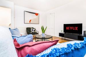 3 Bedroom House, Kingston - London Waterloo 30 mins, FREE Parking