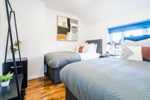 3 Bedroom House, Kingston - London Waterloo 30 mins, FREE Parking