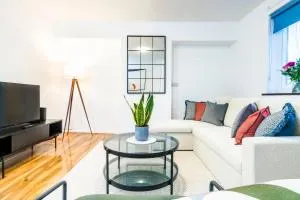 3 BDR House in Kingston upon Thames, London Waterloo in 30 mins - Worcester Park