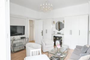 Chic apartment on the Champs-Élysées with AC