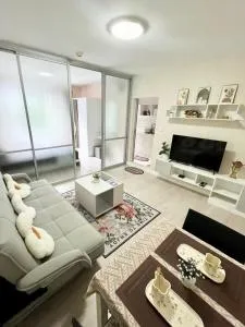 Entire Apartment D condo hyde - Rong Sak