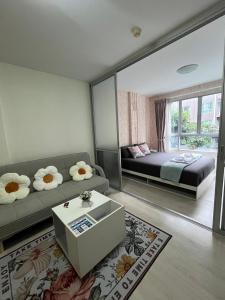 Entire Apartment D condo hyde