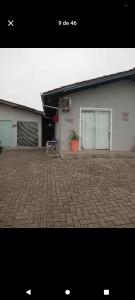 Quarto completo com banheiro privado