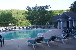 Spacious 3 BR Ozark Penthouse - Four Seasons