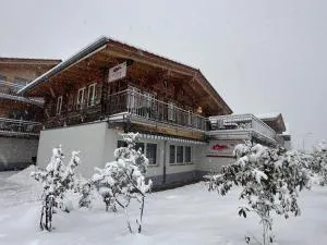 里根伯格瑞士度假小木屋 - 伯尼根