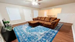 Private 2BR! Nearby Airport and Pet Friendly Stay - Robstown