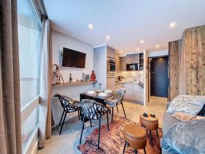 Studio moderne skis aux pieds avec balcon - FR-1-344-1019