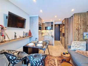 Studio moderne skis aux pieds avec balcon - FR-1-344-1019