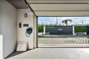 Private Front Beach Villa with garden and garage