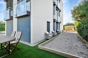 Private Front Beach Villa with garden and garage