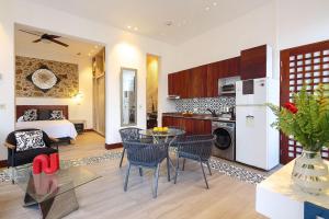 Villas La Fontana Amplias ApartaSuite-piscina 101