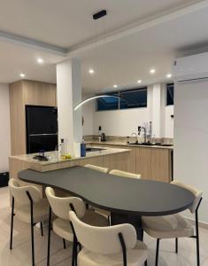 Apt Reformado, grande e moderno - 300m do Mar