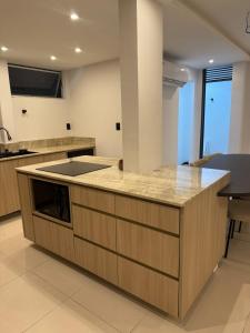 Apt Reformado, grande e moderno - 300m do Mar